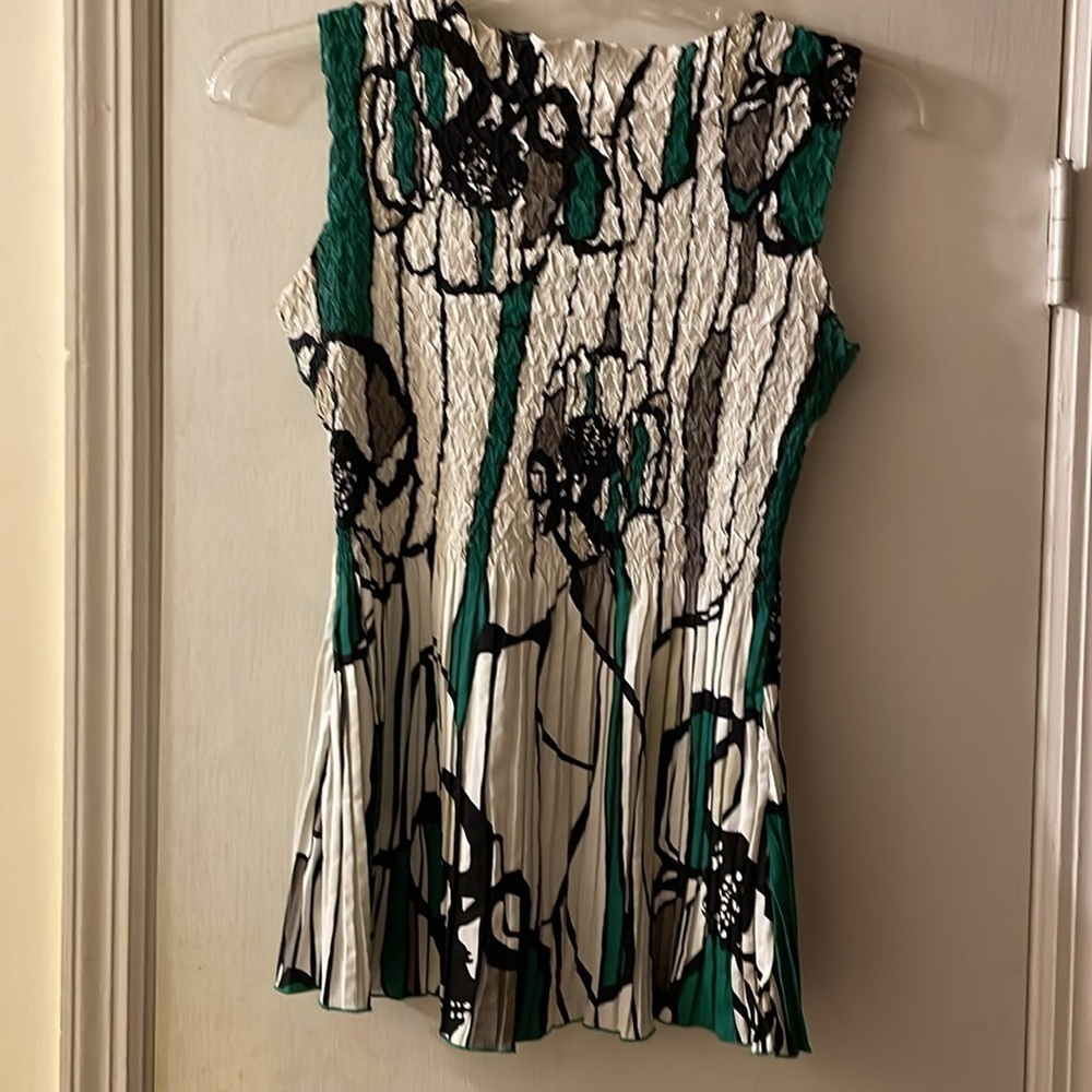 Strappy blouse with outstanding colors​​​ - Picture 2 of 2